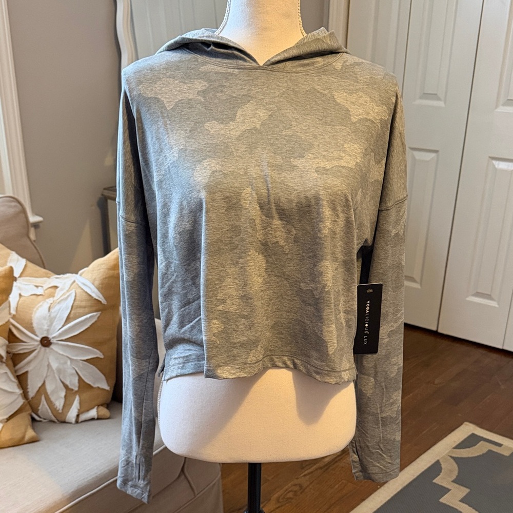 YOGA-LIC-IOUS Women's Silver Camo Hoodie Top Small NWT